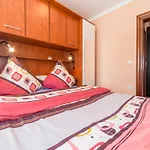 Hudic 1 By Interhome Appartamento