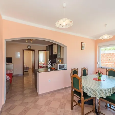 Hudic 1 By Interhome Vir