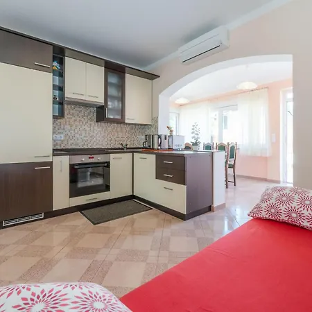 Hudic 1 By Interhome *