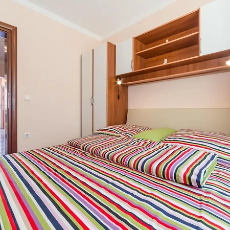 Hudic 1 By Interhome Apartmán