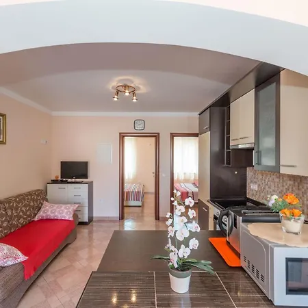 Hudic 1 By Interhome *