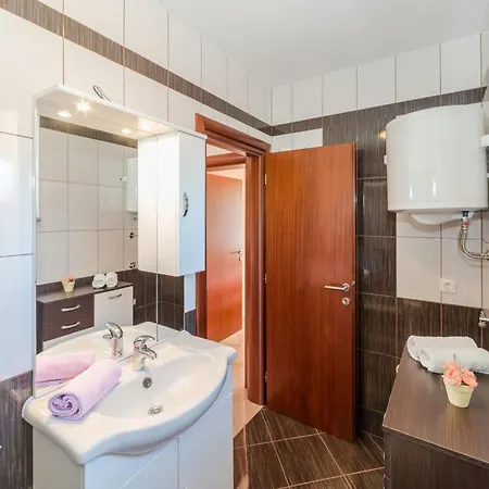 Hudic 1 By Interhome