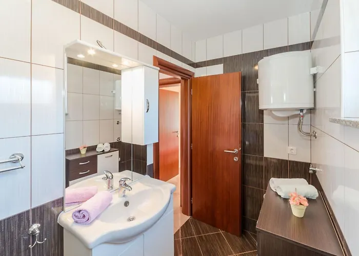 Hudic 1 By Interhome